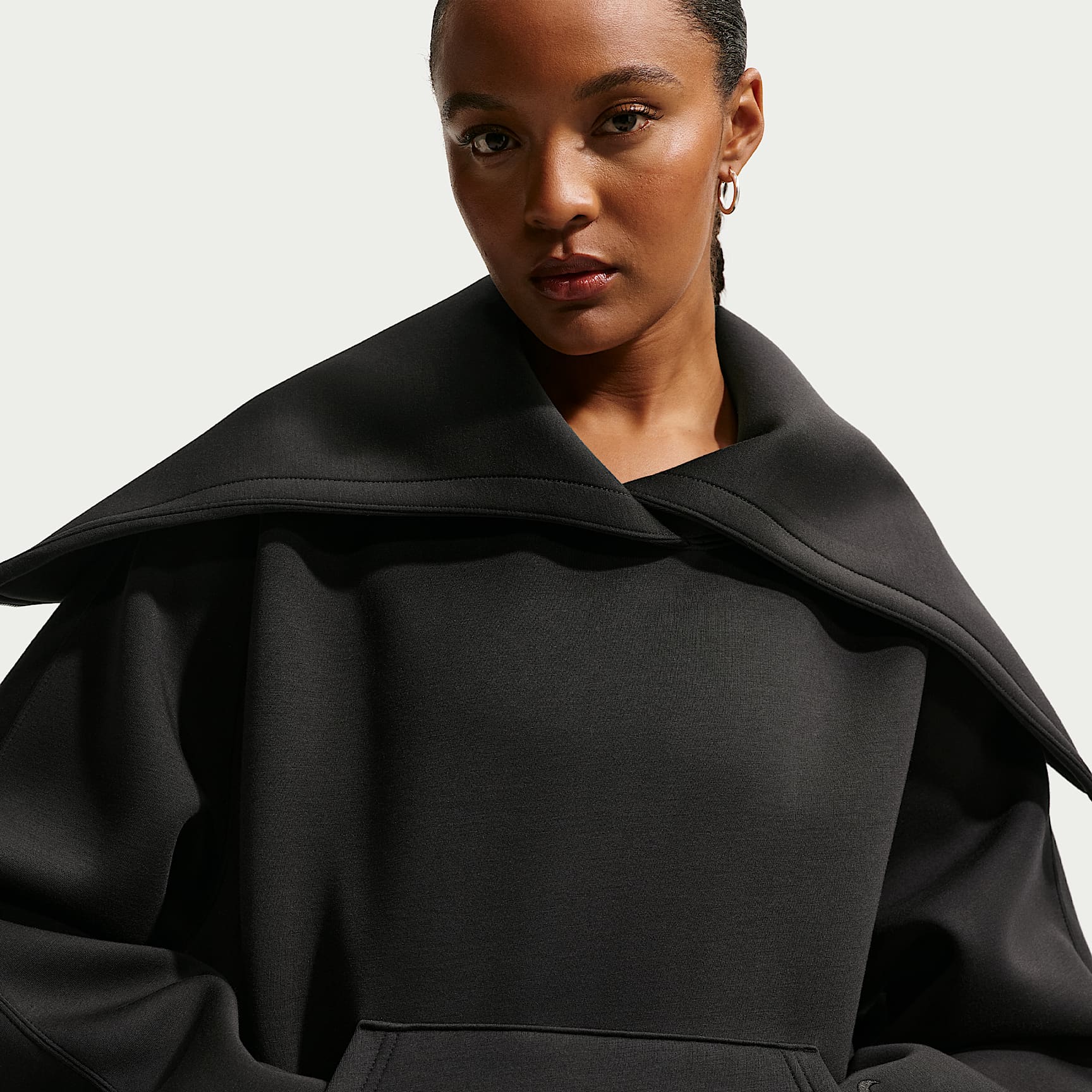 Nike Pre-Game Fleece Women's Oversized Pullover Hoodie. Nike RO